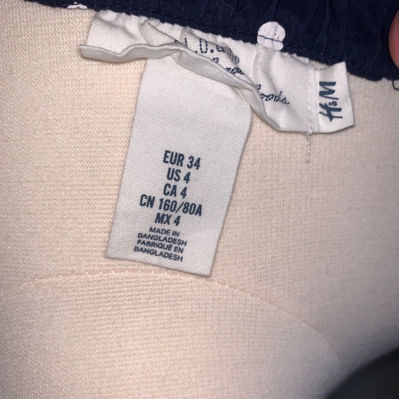 🌺Beautiful polka dot navy off shoulder blouse - Picture 7 of 7